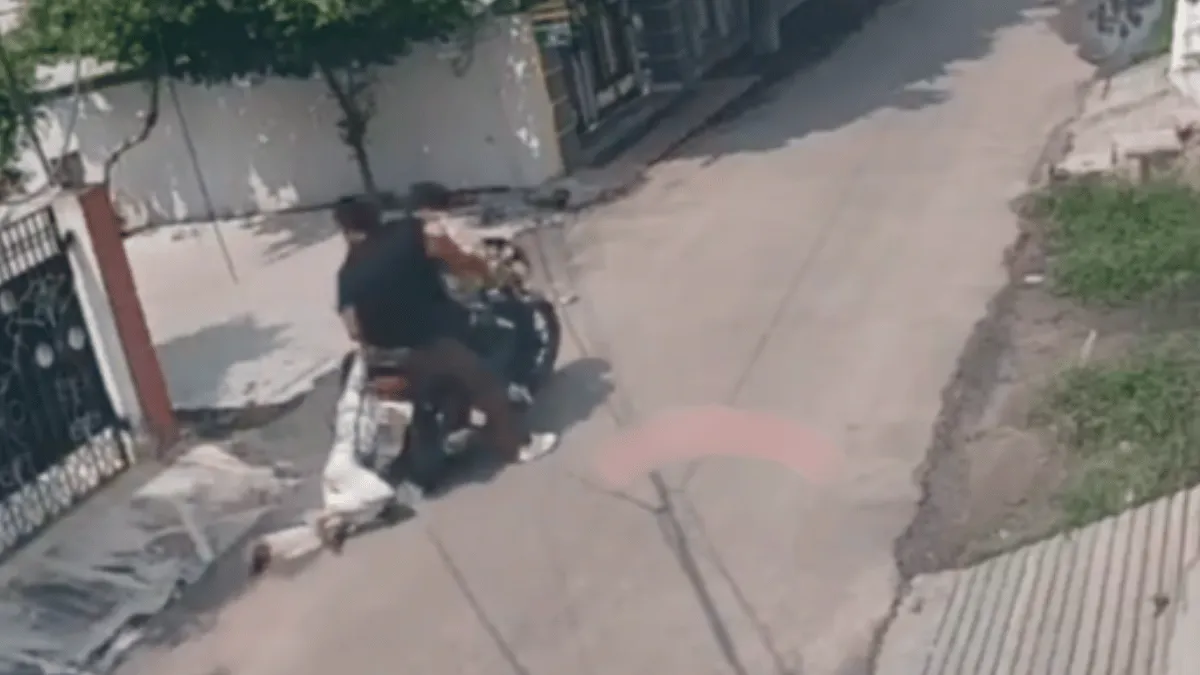 punjab-girl-gets-dragged-for-almost-400-metres-after-bikers-snatch-her-phone-viral-video